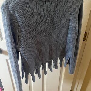 Great conditions sweater size small soft material